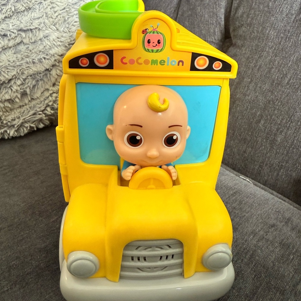 CoComelon musical learning bus